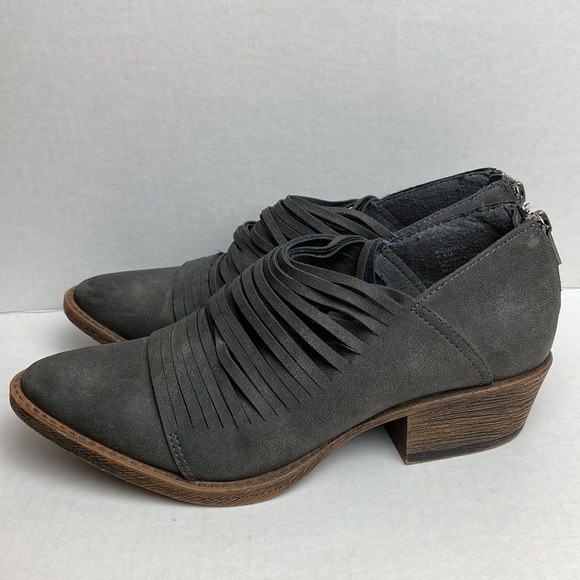 Coconuts by Matisse Women's  Powell Dark Grey Cowboy Bootie’s - Picture 3 of 8